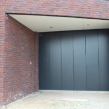 Professionele zijwaartse garagedeur in Helmond | Brabant Deur