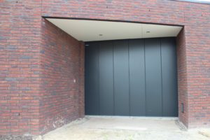 Professionele zijwaartse garagedeur in Helmond | Brabant Deur