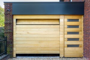 Met hout beklede garagedeur uit de EXCLUSIVE lijn | Brabant Deur