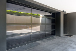volbeglaasde design garagedeur | Brabant Deur