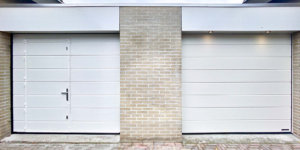 Elektrische garagedeur met loopdeur | BrabantDeur