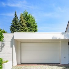 Sectionaaldeur Stylo Design gezet door Brabant Deur
