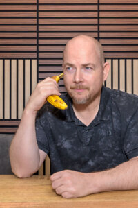 Bas doet de planning van de monteurs en onderhoudt het klantcontact